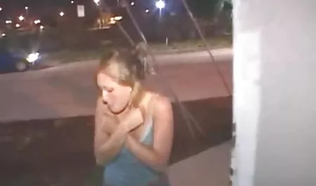 في مقطع سكس مترجم عربي الحمام لها وشقيقها